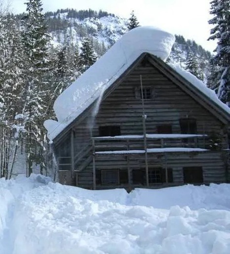 Hütte im Schnee